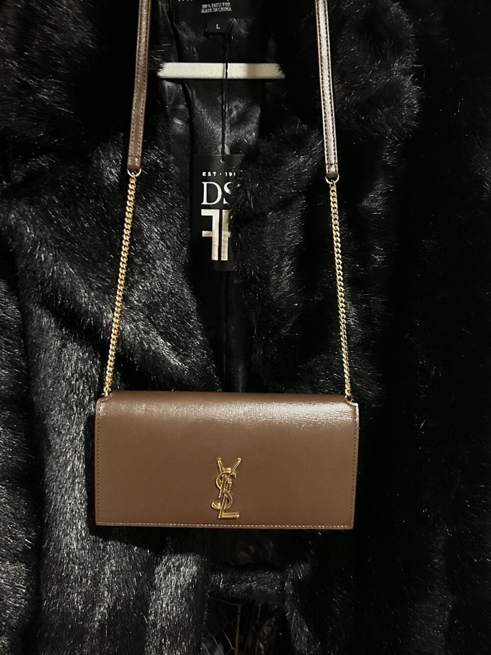 SAINT LAURENT Cassandre Strap leather phone case - Picture 2 of 4